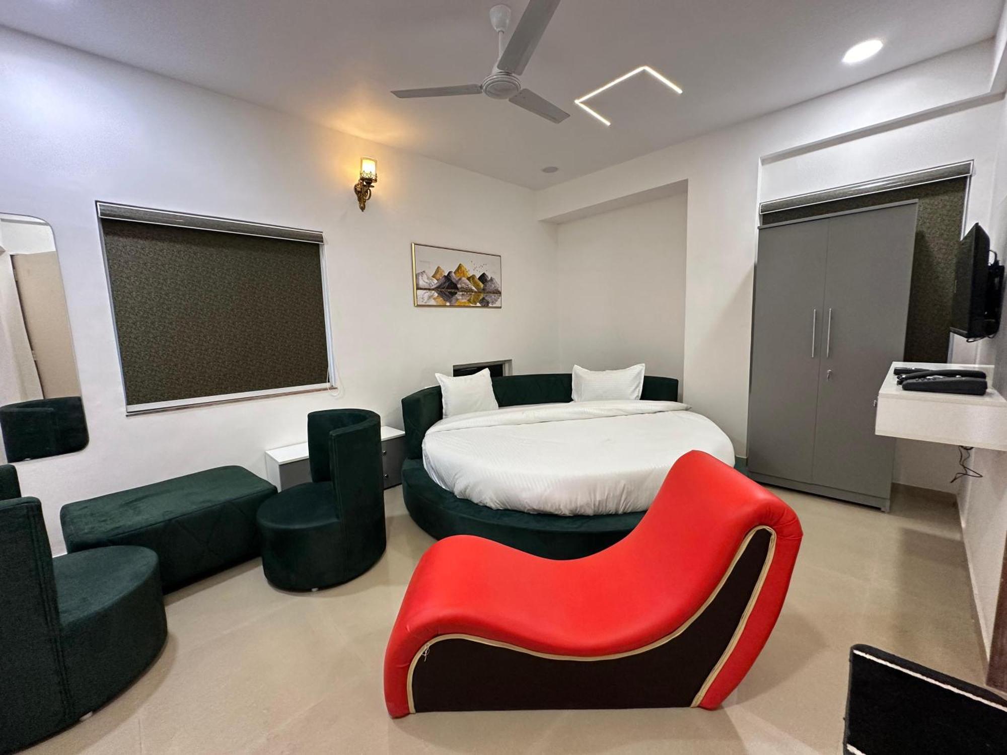 O The Leela 3* Pune