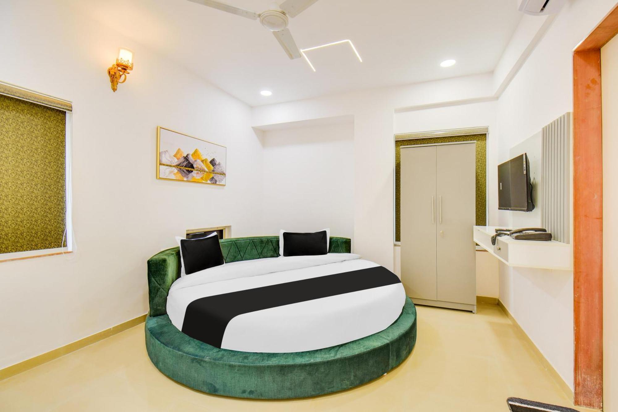 O The Leela Hotel Pune